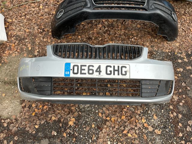 bontott SKODA OCTAVIA III Első Lökhárító (Részeivel)