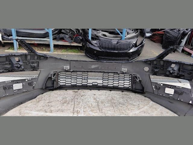 bontott SKODA OCTAVIA III Első Lökhárító (Üresen)