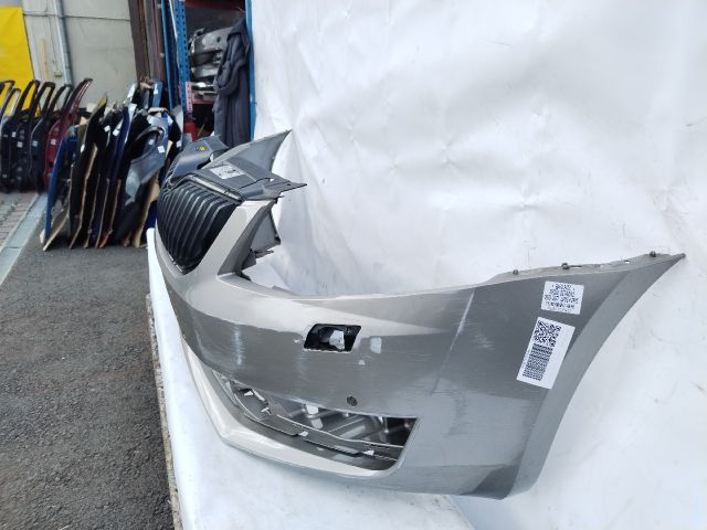 bontott SKODA OCTAVIA III Első Lökhárító (Üresen)