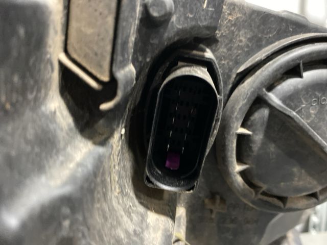 bontott SKODA OCTAVIA III Fényszóró Pár