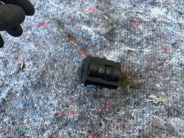 bontott SKODA OCTAVIA III Fényszórómagasság Állító Kapcsoló