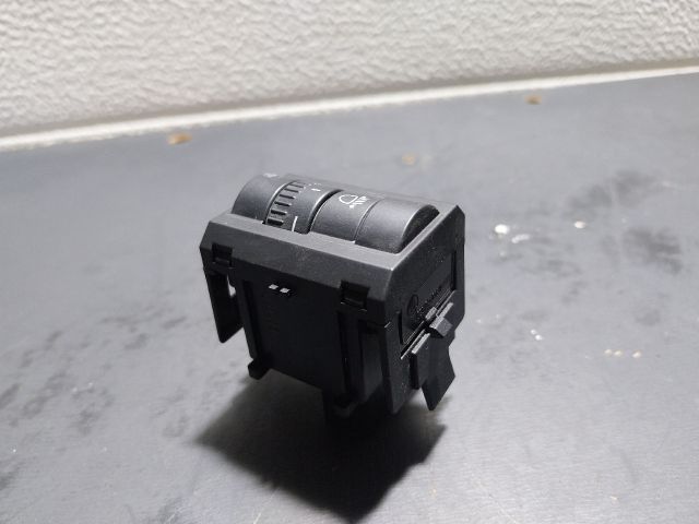 bontott SKODA OCTAVIA III Fényszórómagasság Állító Kapcsoló