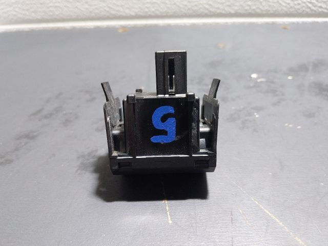 bontott SKODA OCTAVIA III Fényszórómagasság Állító Kapcsoló