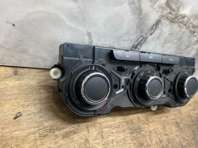 bontott SKODA OCTAVIA III Fűtéskapcsoló (digit klímás)