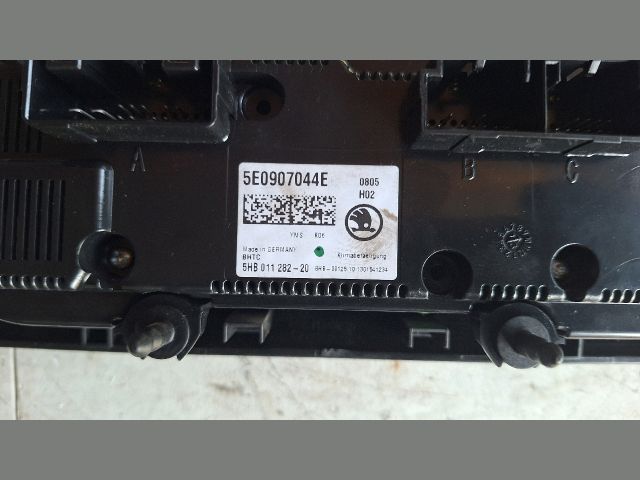 bontott SKODA OCTAVIA III Fűtéskapcsoló (digit klímás)