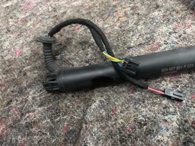 bontott SKODA OCTAVIA III Gázrugós Kitámasztó Teleszkóp Csomagtérajtó Bal