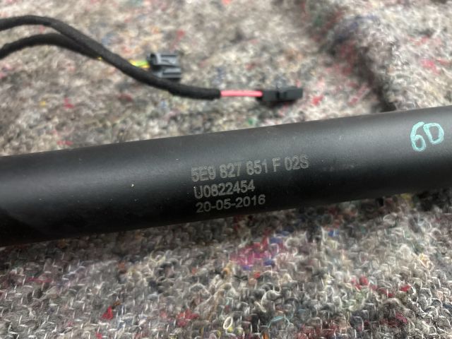 bontott SKODA OCTAVIA III Gázrugós Kitámasztó Teleszkóp Csomagtérajtó Bal