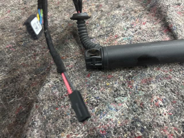 bontott SKODA OCTAVIA III Gázrugós Kitámasztó Teleszkóp Csomagtérajtó Bal