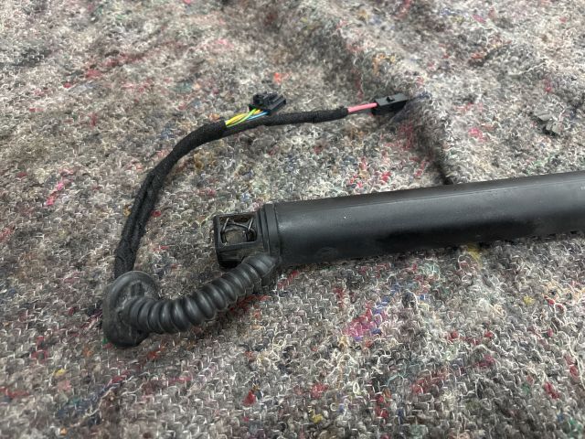 bontott SKODA OCTAVIA III Gázrugós Kitámasztó Teleszkóp Csomagtérajtó Bal