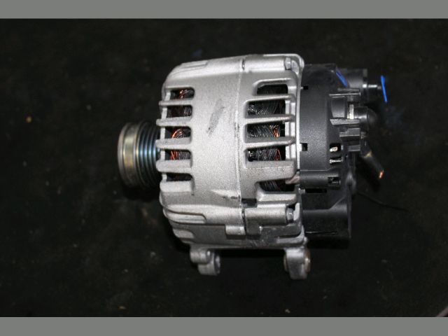 bontott SKODA OCTAVIA III Generátor