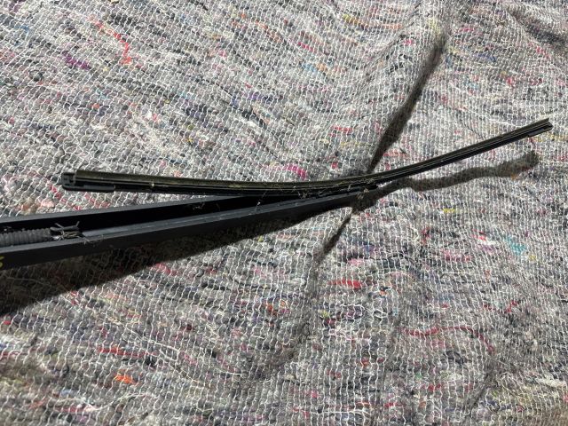 bontott SKODA OCTAVIA III Hátsó Ablaktörlő Kar