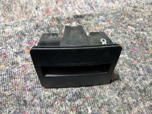 bontott SKODA OCTAVIA III Hátsó Hamutartó