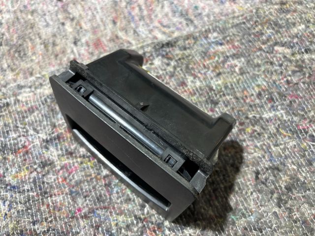 bontott SKODA OCTAVIA III Hátsó Hamutartó