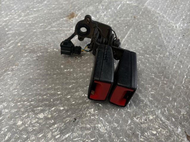 bontott SKODA OCTAVIA III Hátsó középső Biztonsági Öv Csat