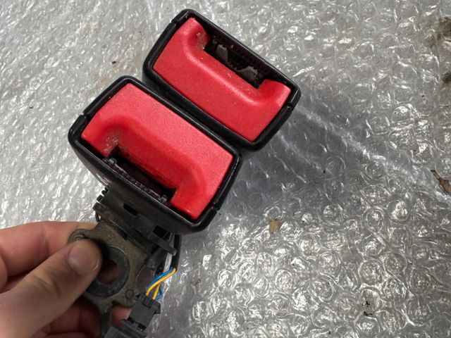 bontott SKODA OCTAVIA III Hátsó középső Biztonsági Öv Csat