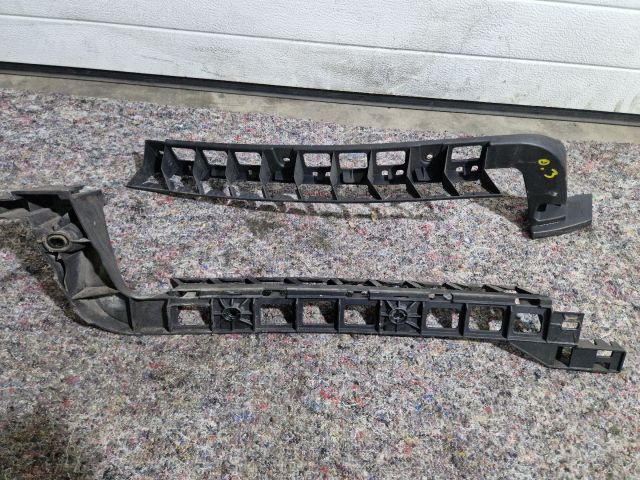 bontott SKODA OCTAVIA III Hátsó középső Lökhárító Tartó (Műanyag)