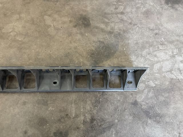 bontott SKODA OCTAVIA III Hátsó középső Lökhárító Tartó (Műanyag)