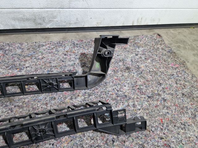 bontott SKODA OCTAVIA III Hátsó középső Lökhárító Tartó (Műanyag)