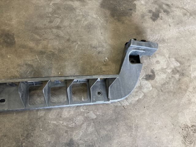 bontott SKODA OCTAVIA III Hátsó középső Lökhárító Tartó (Műanyag)