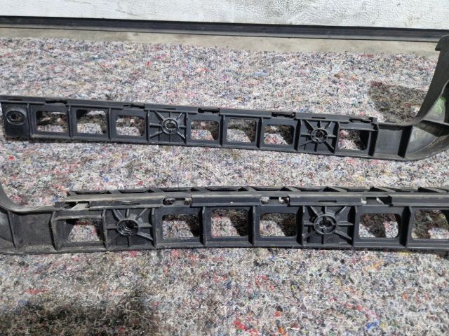 bontott SKODA OCTAVIA III Hátsó középső Lökhárító Tartó (Műanyag)