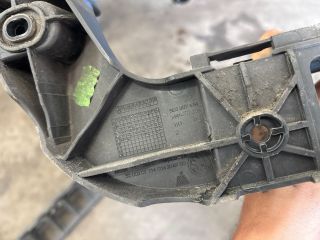 bontott SKODA OCTAVIA III Hátsó középső Lökhárító Tartó (Műanyag)