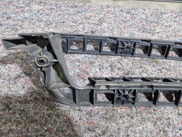 bontott SKODA OCTAVIA III Hátsó középső Lökhárító Tartó (Műanyag)