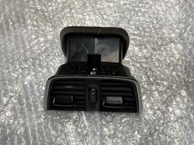 bontott SKODA OCTAVIA III Hátsó középső Szellőző