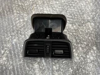 bontott SKODA OCTAVIA III Hátsó középső Szellőző