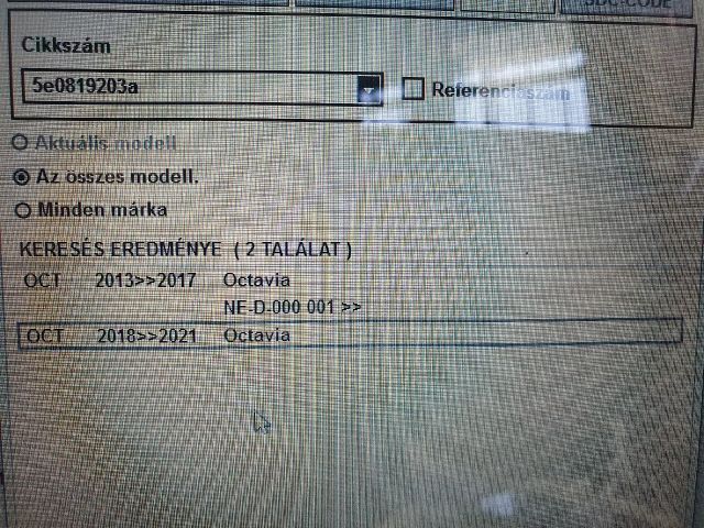 bontott SKODA OCTAVIA III Hátsó középső Szellőző