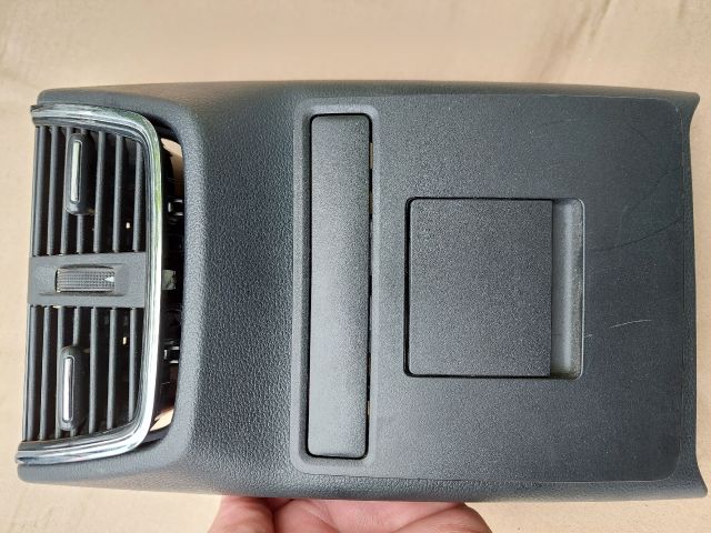 bontott SKODA OCTAVIA III Hátsó középső Szellőző