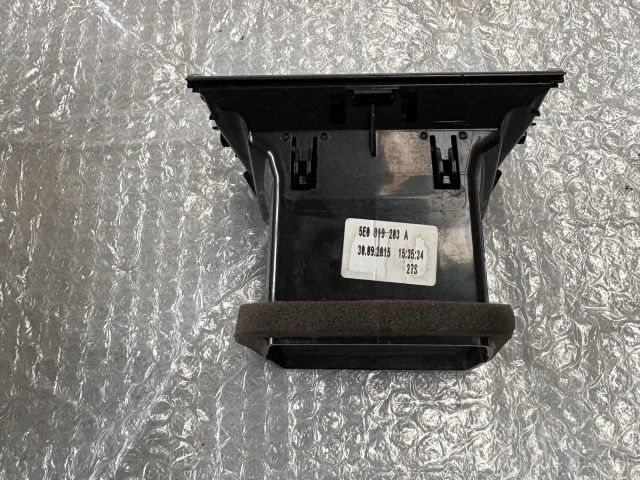 bontott SKODA OCTAVIA III Hátsó középső Szellőző