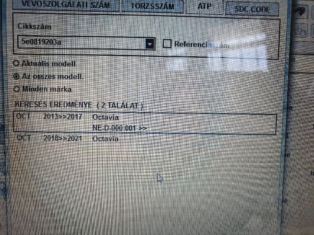 bontott SKODA OCTAVIA III Hátsó középső Szellőző