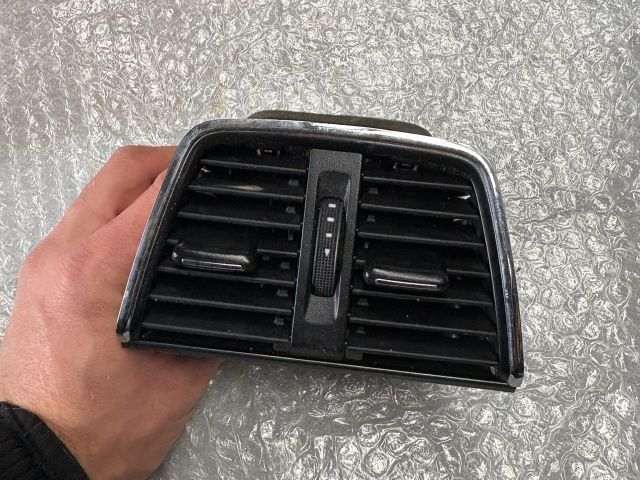 bontott SKODA OCTAVIA III Hátsó középső Szellőző