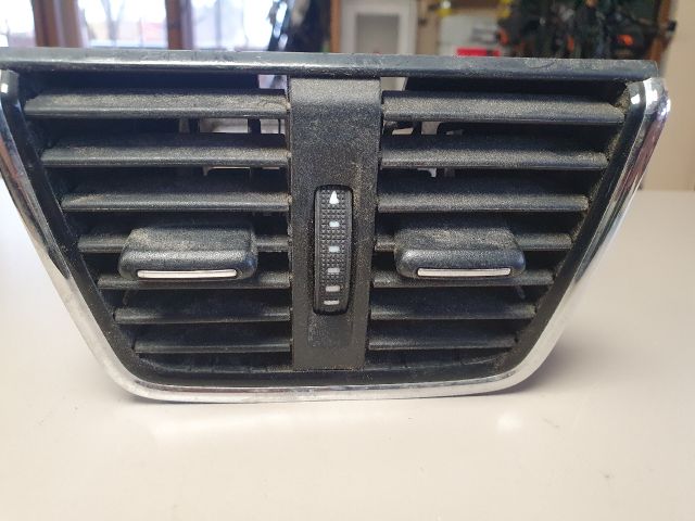 bontott SKODA OCTAVIA III Hátsó középső Szellőző