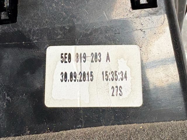 bontott SKODA OCTAVIA III Hátsó középső Szellőző