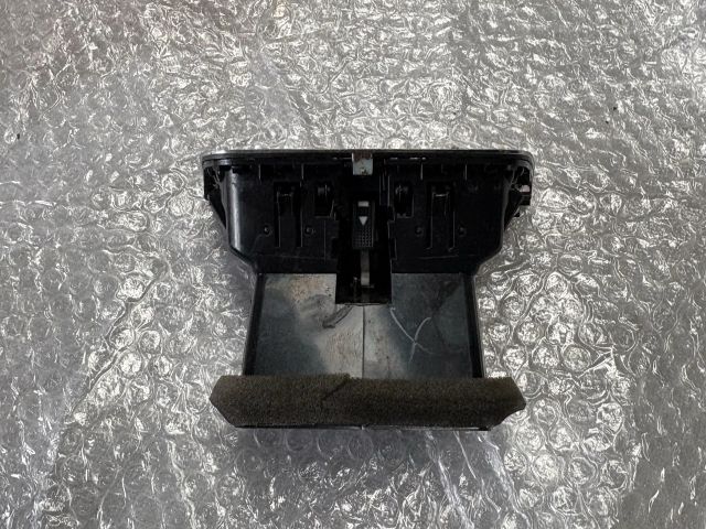 bontott SKODA OCTAVIA III Hátsó középső Szellőző