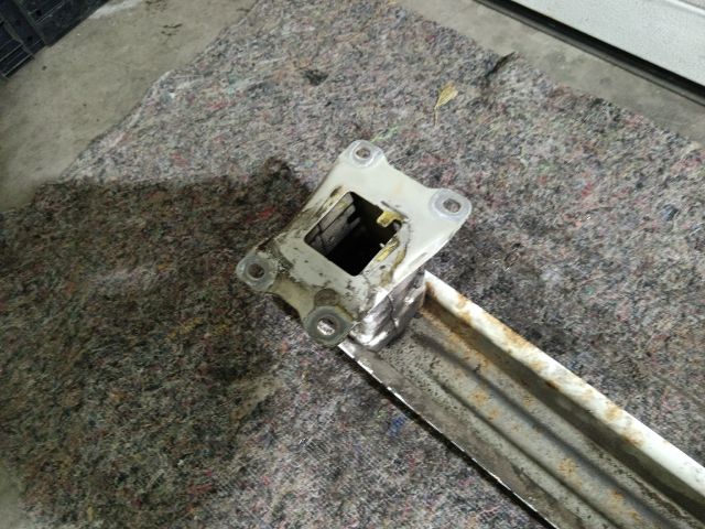 bontott SKODA OCTAVIA III Hátsó Lökhárító Merevítő (Fém)