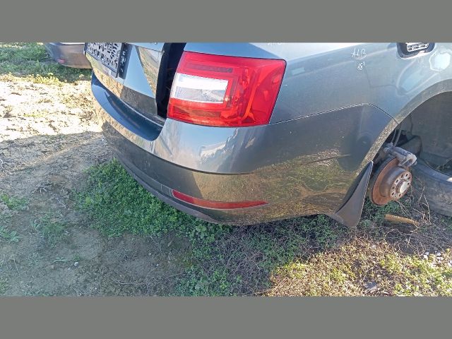 bontott SKODA OCTAVIA III Hátsó Lökhárító (Részeivel)