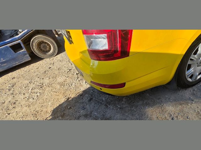 bontott SKODA OCTAVIA III Hátsó Lökhárító (Részeivel)