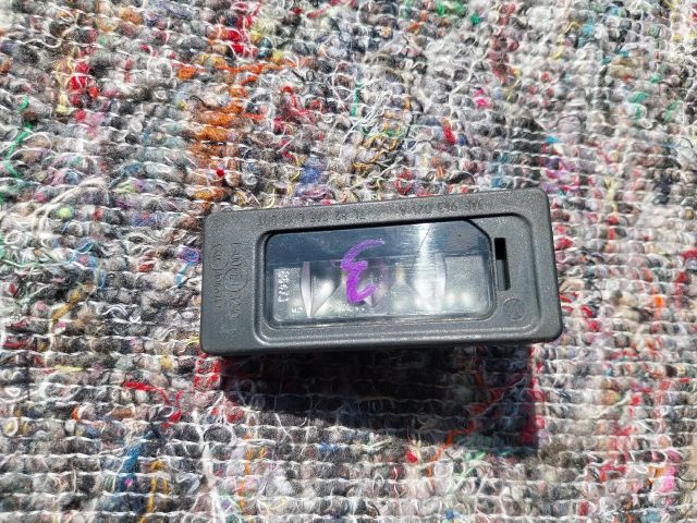 bontott SKODA OCTAVIA III Hátsó Rendszámtábla Világítás