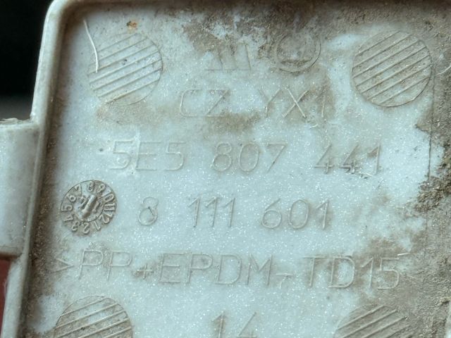 bontott SKODA OCTAVIA III Hátsó Vonószem Burkolat