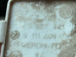 bontott SKODA OCTAVIA III Hátsó Vonószem Burkolat