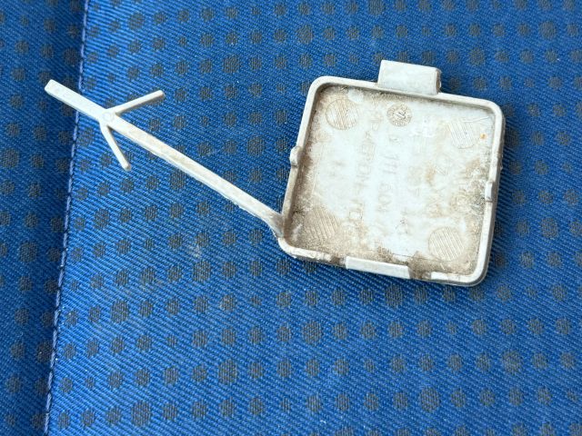 bontott SKODA OCTAVIA III Hátsó Vonószem Burkolat