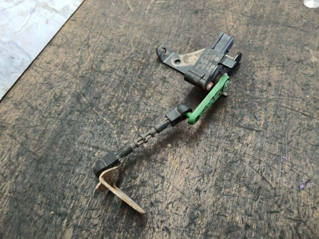 bontott SKODA OCTAVIA III Hátsó Xenon Szintszabályzó Jeladó