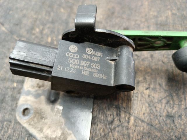 bontott SKODA OCTAVIA III Hátsó Xenon Szintszabályzó Jeladó