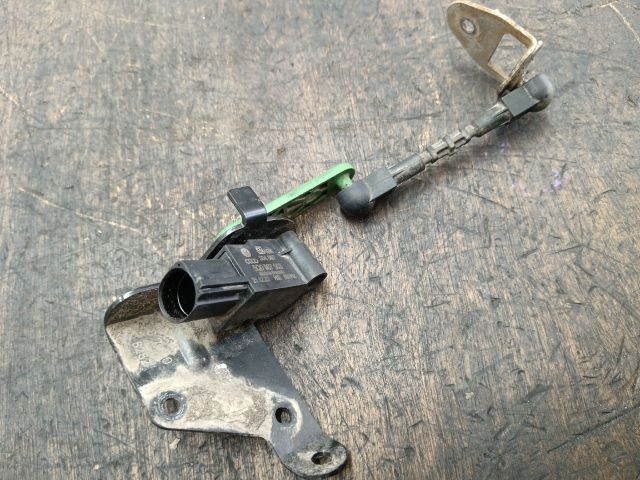 bontott SKODA OCTAVIA III Hátsó Xenon Szintszabályzó Jeladó