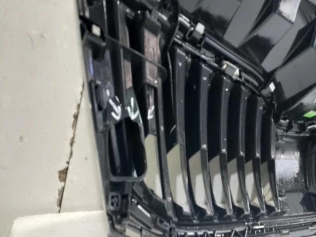 bontott SKODA OCTAVIA III Hűtőrács