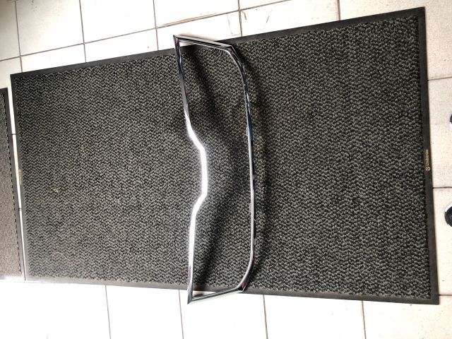 bontott SKODA OCTAVIA III Hűtőrács