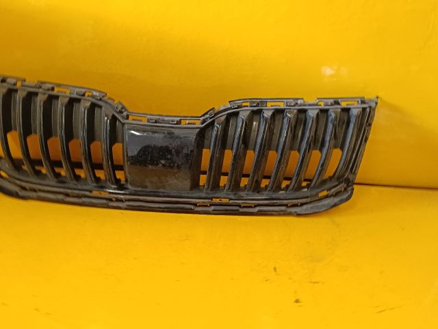 bontott SKODA OCTAVIA III Hűtőrács