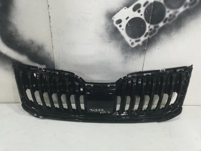 bontott SKODA OCTAVIA III Hűtőrács